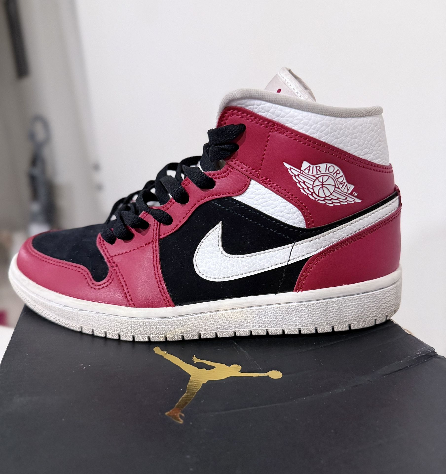 Nike Women's Jordan Air Jordan 1 Mid Gym Sneakers - Size 8.5