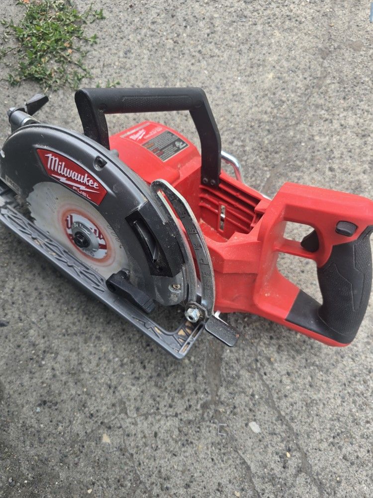 Milwaukee Rear Handle Saw
