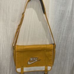 *RARE FIND * Vintage Nike Messenger Bag