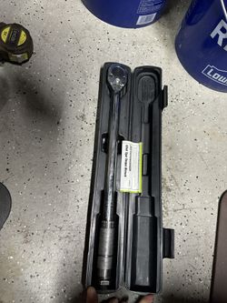 Pittsburgh Pro clicking type torque wrench half inch