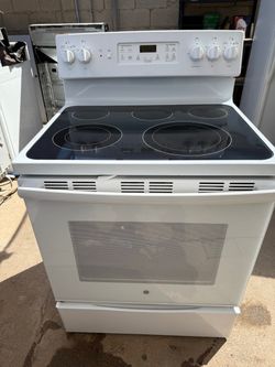Clean 30” GE stove oven range oven and burner working good ( fan convection doesn’t work)