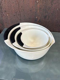 OXO SoftWorks 3-Piece Mixing Bowl Set with Easy-Grip Handles, Non-Skid Bottoms & Nesting