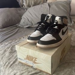 Jordan 1 Retro High OG Latte(Wmns) Size 11(9.5 Men’s)
