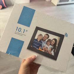 Brand new digital picture frame