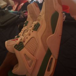 Nike Air Jordan 4 Retro SP x SB “Pine green” 