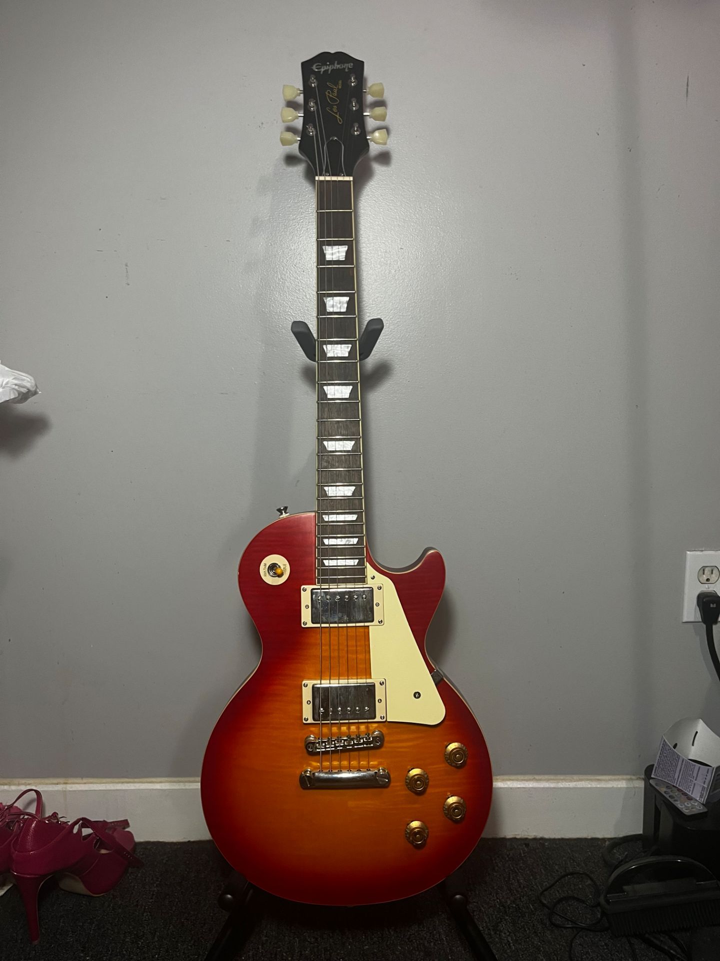 Limited Edition Epiphone Les Paul Sunburst Guitar