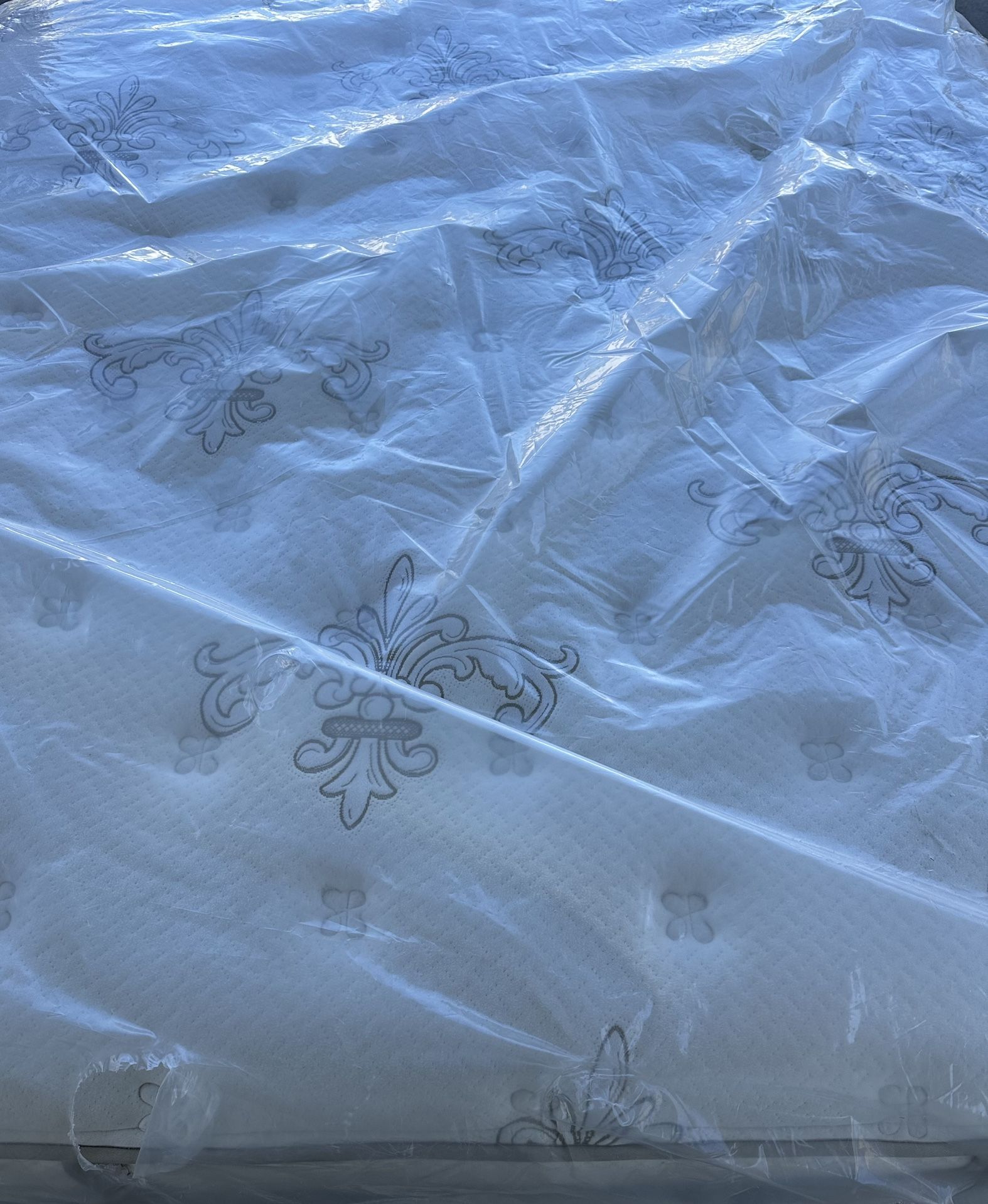 Stearns and foster king mattress and box spring 