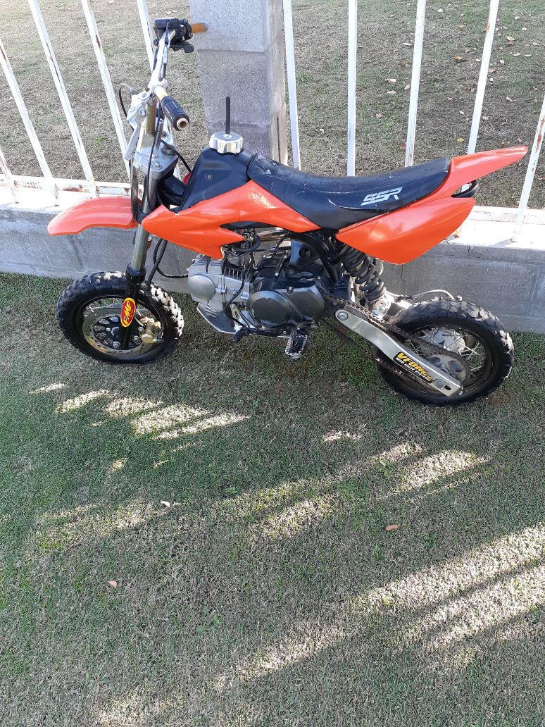 125cc dirt bike for sale no longer can ride it got injured playing soccer so am deciding to sell it it's a hard decision but I got to do it