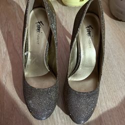 Golden sparkle heels size 7.5 half used 75$ lowest 60$ (will Clean As Best As Possible Before Sell)