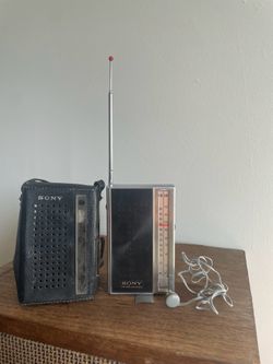 Vintage 1970 Portable Radio