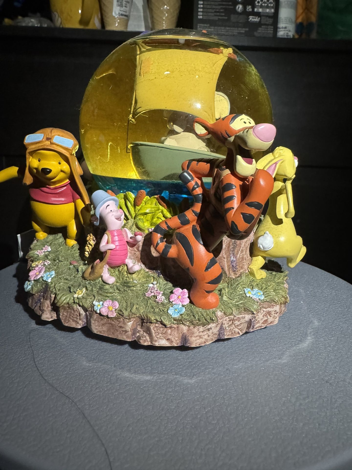 Pre Owned WINNIE THE POOH SPRINGTIME HEFFALUMP SNOW GLOBE DISNEY 