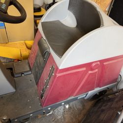 Ride On Machine Floor Scrubber