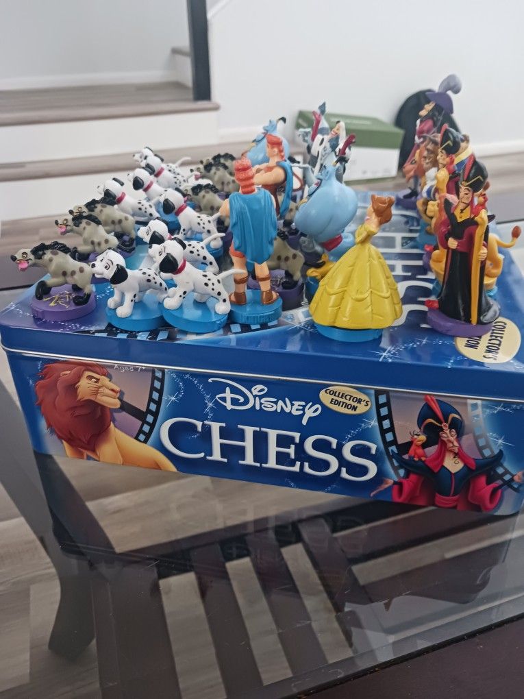 Collectors Edition Disney Chess Set for Sale in North Las Vegas