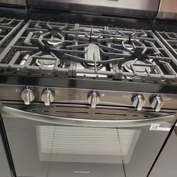 Stove Frigidaire *NEW*