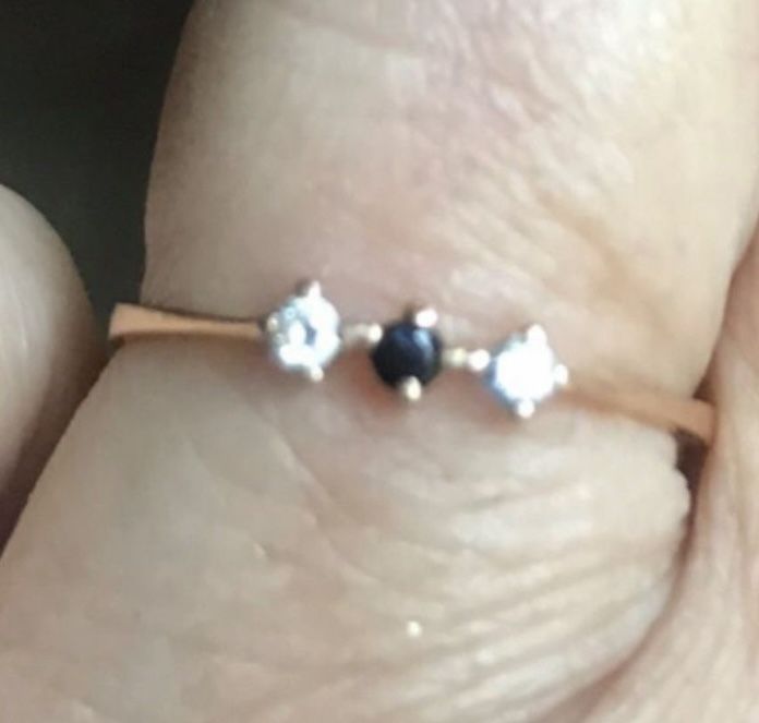 🍀LIKE NEW Real 18K Yellow Gold 2 Diamonds 1 Sapphire Stones #7 Ring SALE TODAY $360 🎈🎈