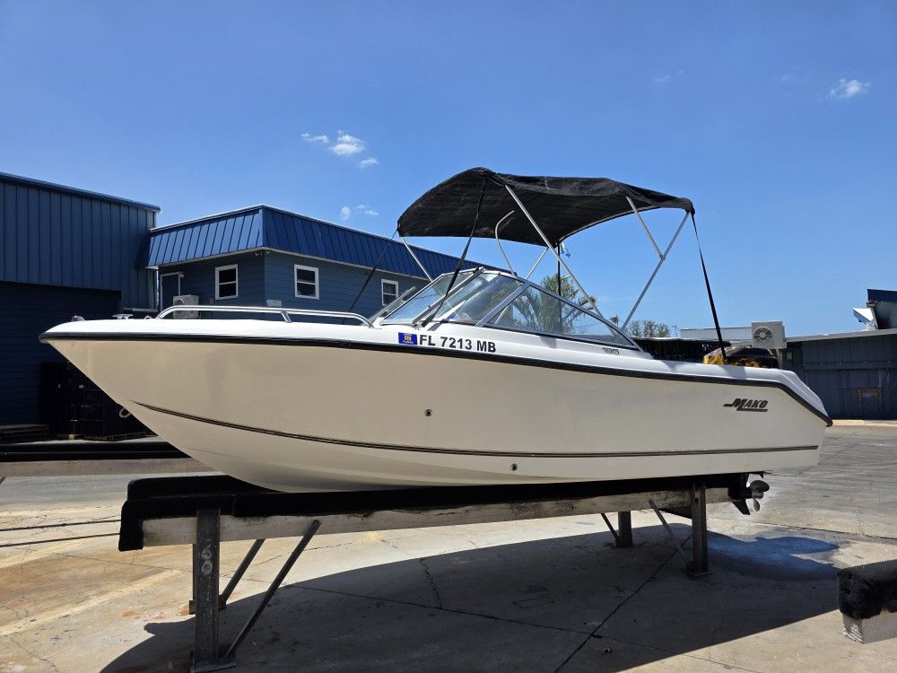 2000 Mako 195 Dual Console