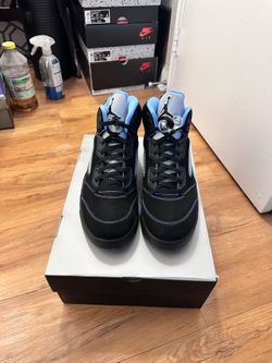 Jordan Retro 5 black university blue size 13 with proof of purchase. Meet up only.