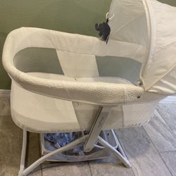 White Dream On Me Bassinet 