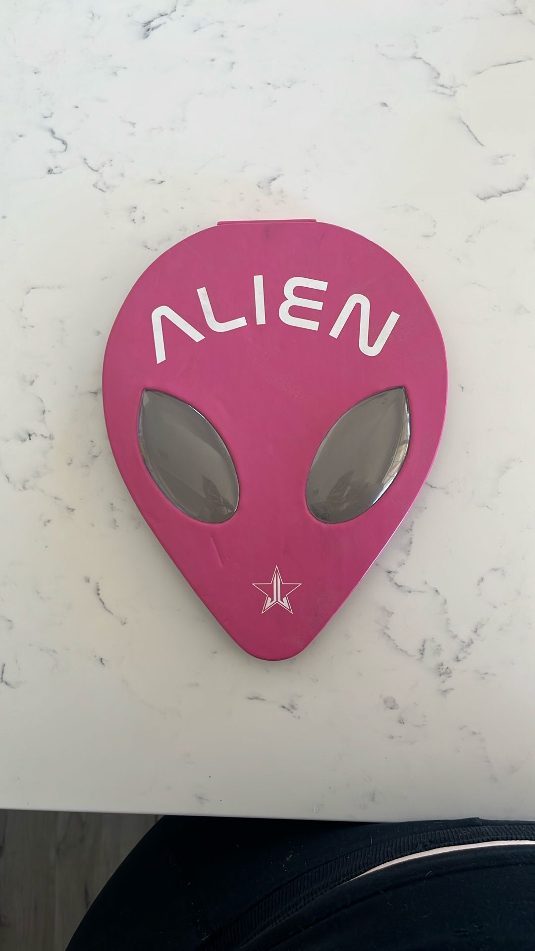 Jeffree Star Alien Eyeshadow Palette