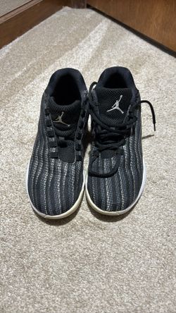 Nike Jordans Sz 5 Boys