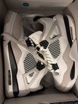 Mensa Jordan 4 military black