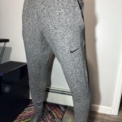 Nike Men Medium YOGA Dri Fit Flex Swoosh Tapered Jogger Pants Grey