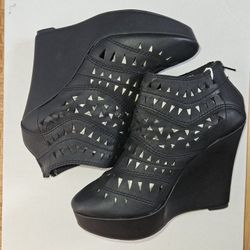 BLACK WEDGE BOOTS