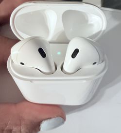AirPods 2nd Gen – Full Set, Great Condition