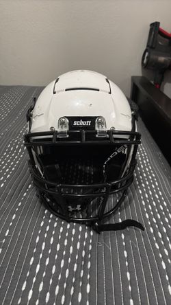 Schutt F7 Large + extra face mask, comes with under armour chin strap