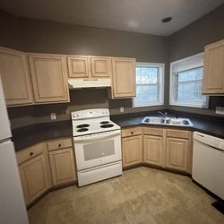 Stove And Dishwasher 