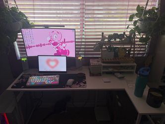 Corner desk