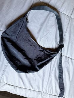 Medium crescent Baggu