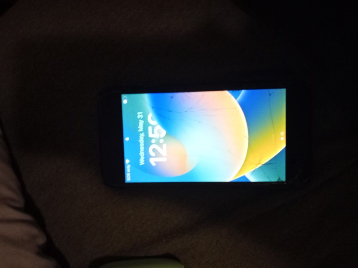 iPhone SE CARRIER locked By TF Wireless for Sale in San Antonio, TX