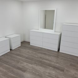 ✨WHITE DRESSER WITH MIRROR , CHEST AND NIGHTSTANDS 