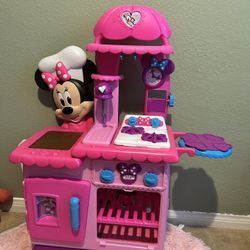 Minnie Mouse Toy Kitchen