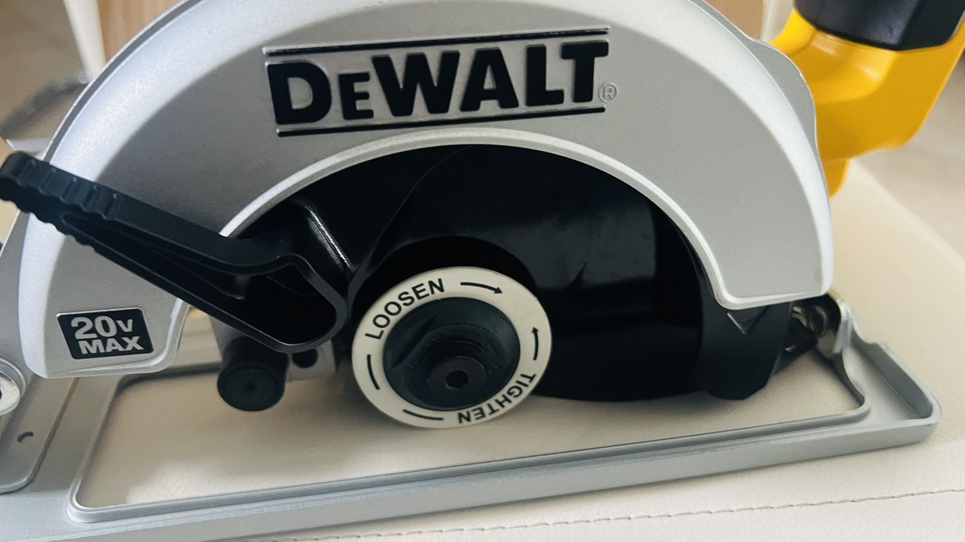 FLASH SALE⚡️🔥20v Dewalt Cordless Circular Saw Dcs393 Bare Tool
