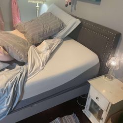 Queen Sleep Number Smart Bed with adjustable Base