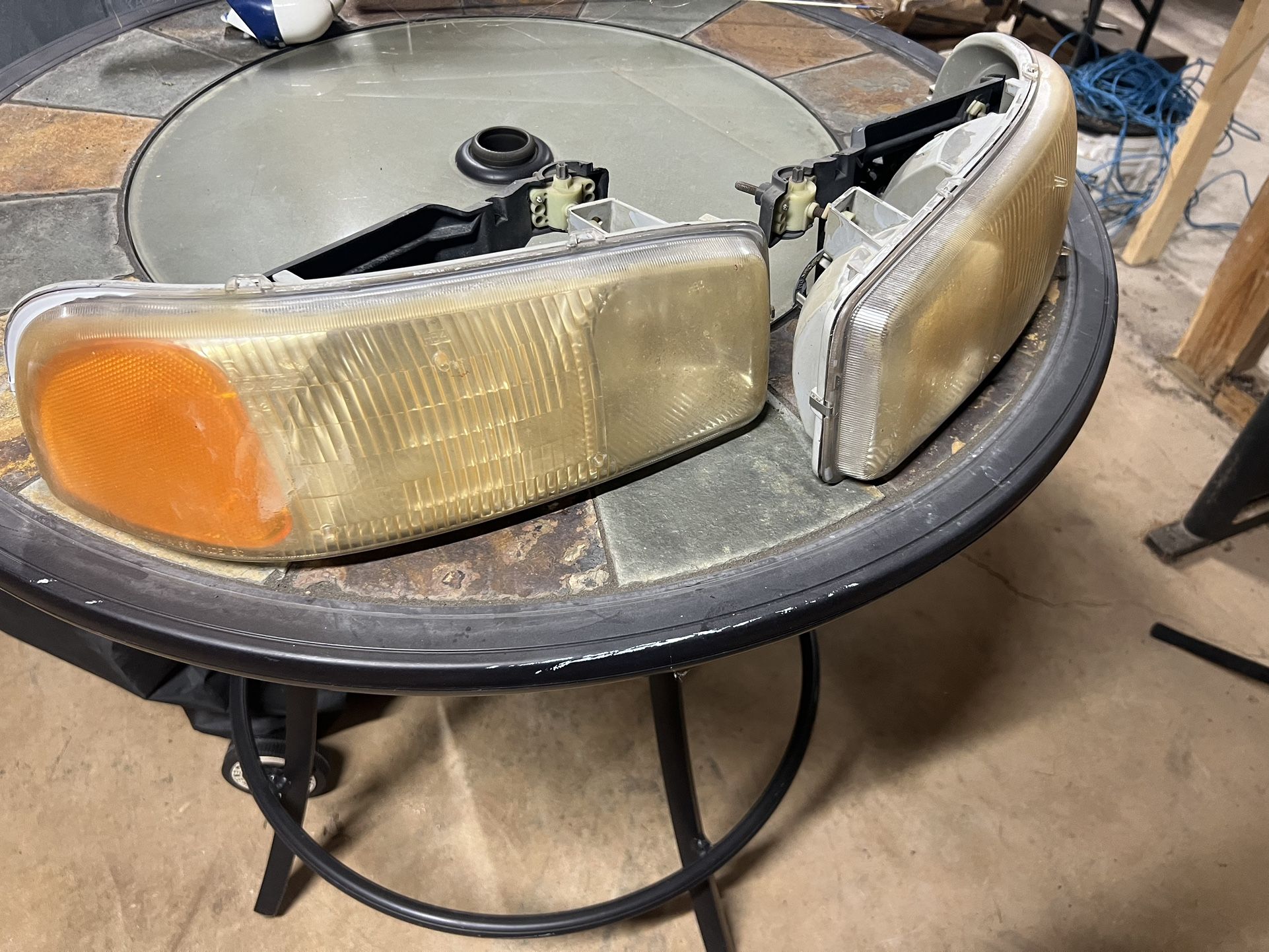 Headlights 2005 GMC SIERRA 1500 (bumper And Tail Lights also)