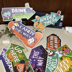 Assorted halloween Arrow path signs for party decor