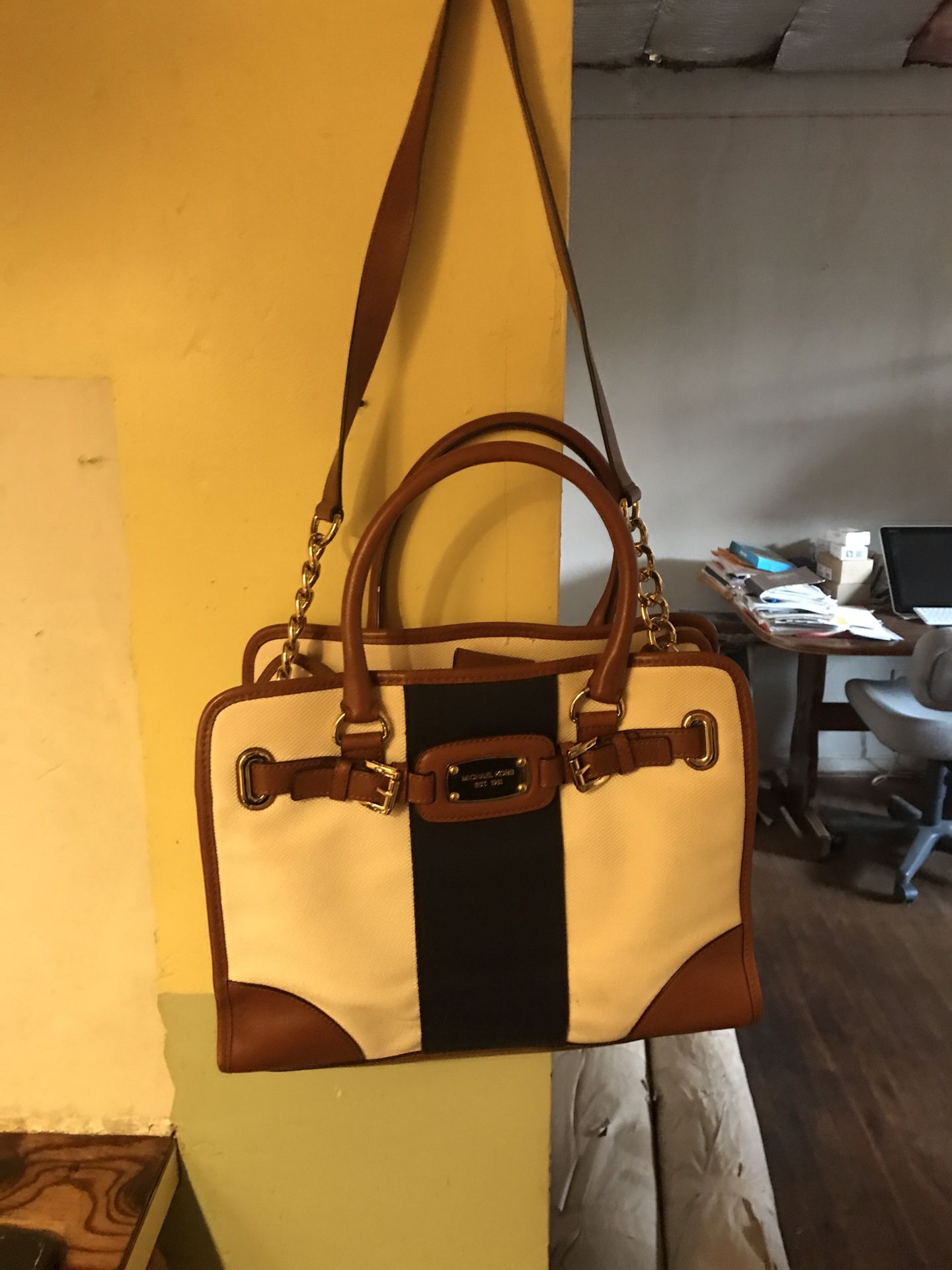 MICHAEL KORS HAMILTON MONO STRIPE LARGE