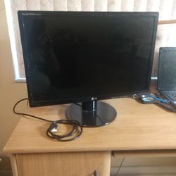 LG Flatron 22" Monitor.