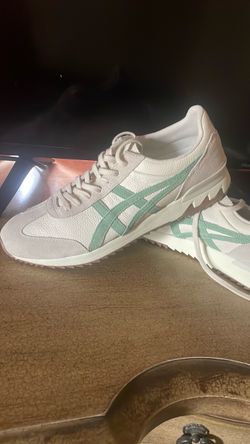 Tennis shoes for man