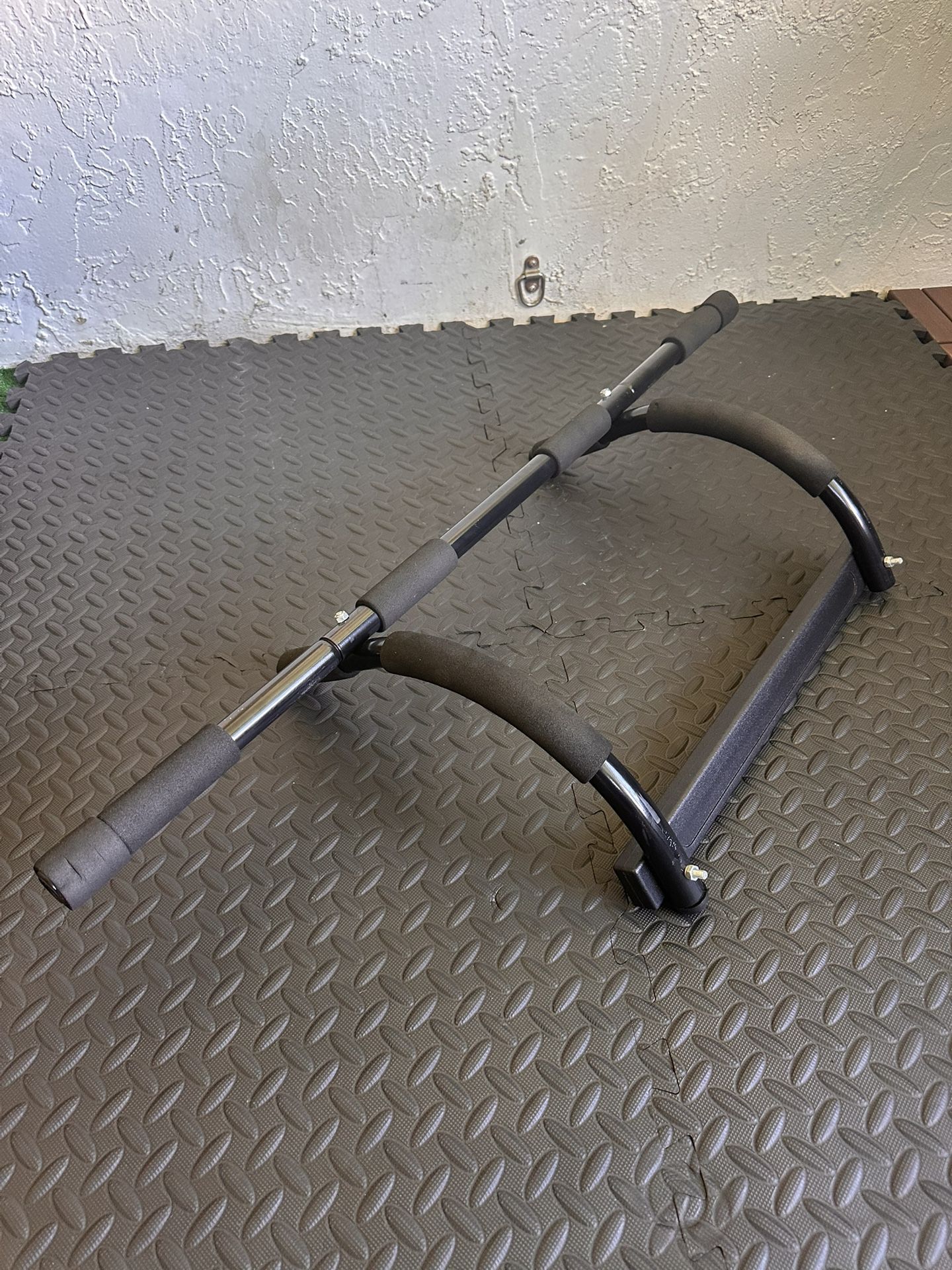 Pull Up Bar - 8-Grip and 12-Grip Door Frame Mounting Pull-Up Bar for Versatile Workouts - Rugged Steel Frame with Foam Handles - Supports 300 Pounds -