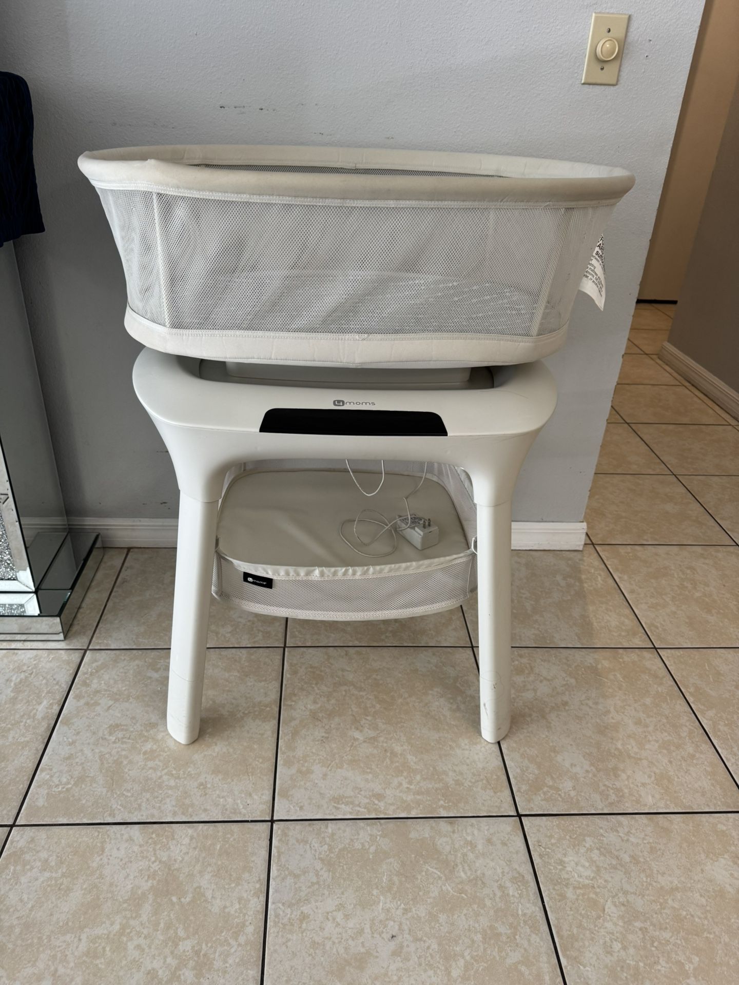 4 Moms Momaroo Basinet