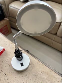 Desk lamp