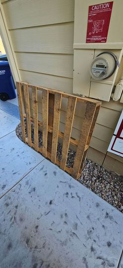 Wood pallet