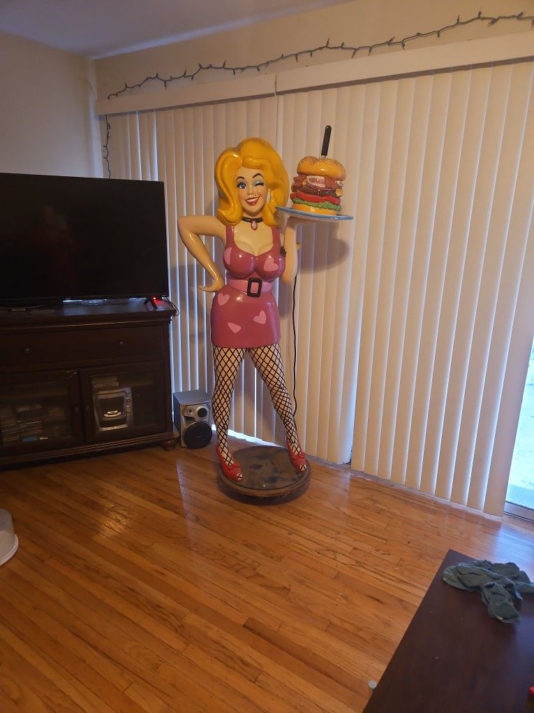 HAMBURGER MARY STATUE ANAMTRON