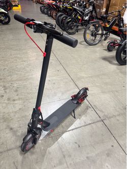 Front and rear shock-absorbing electric scooters
