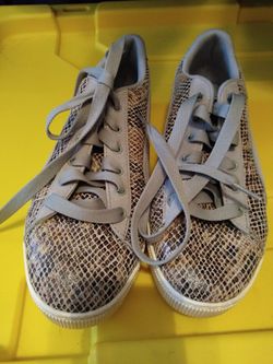Women's PUMA like new.