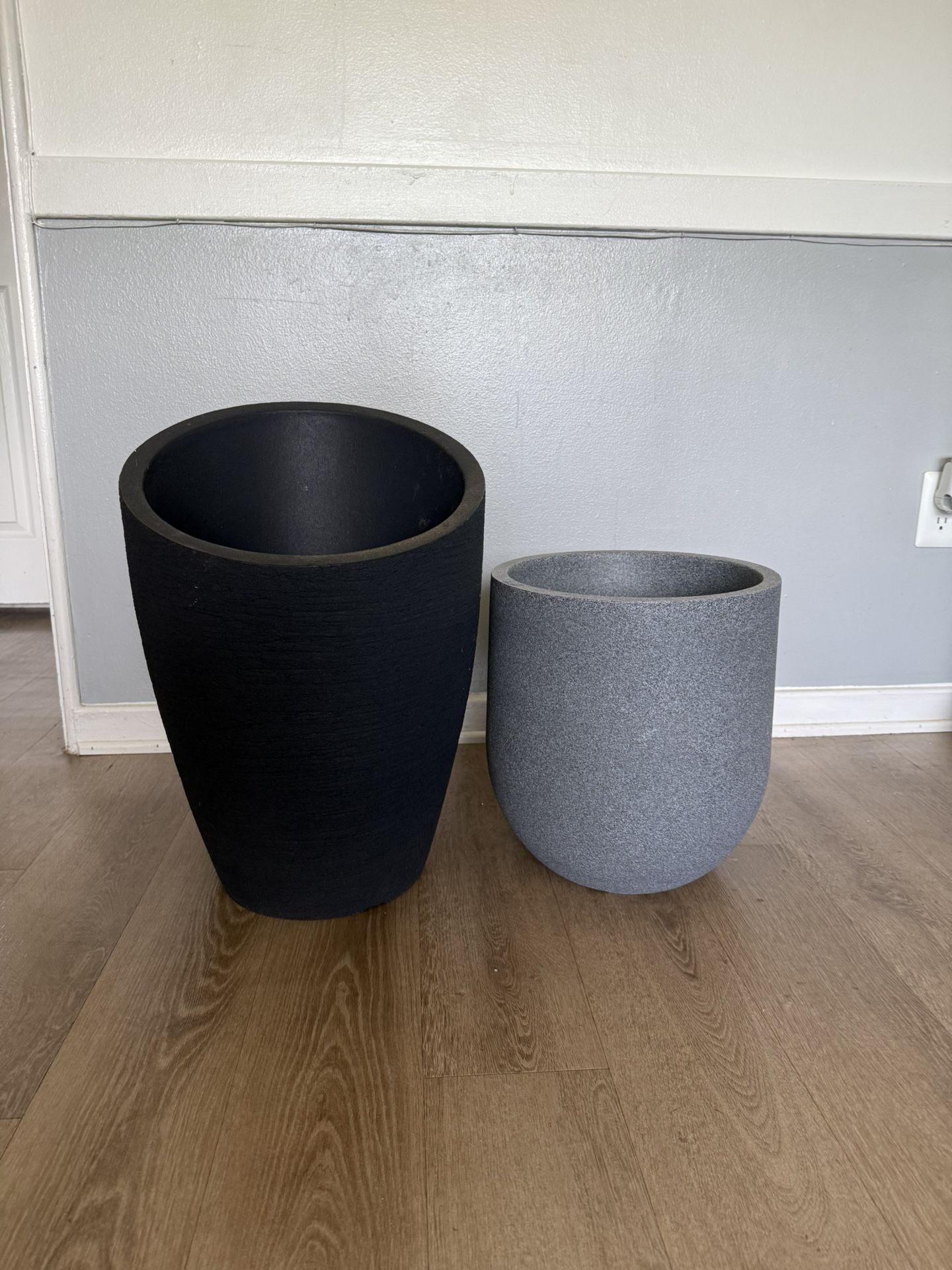 Set Of 2 Planters( Synthetic Pots)
